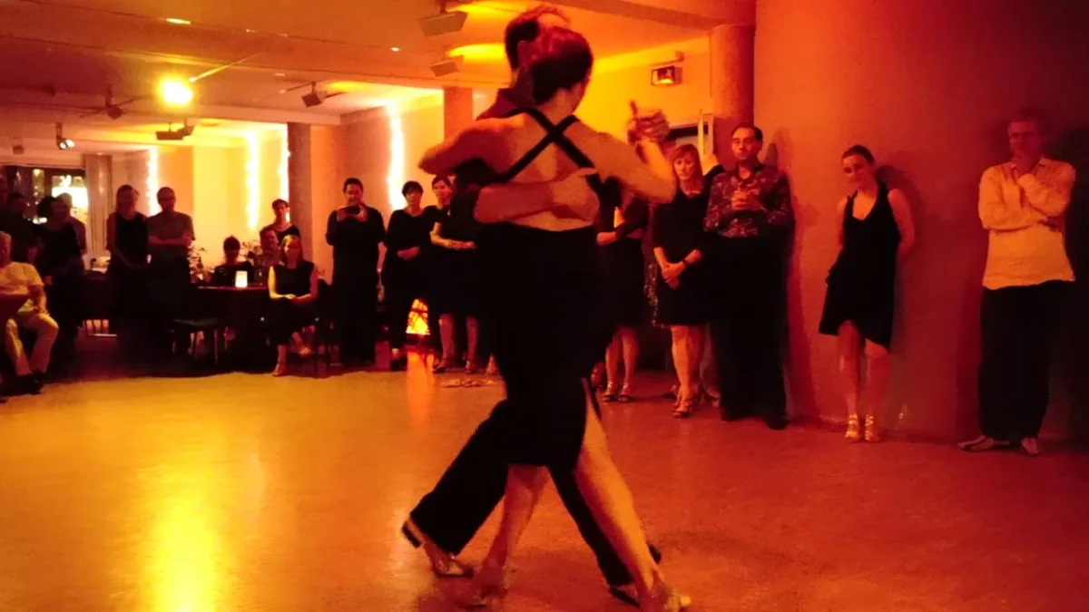 Susanne und Rafael tanzen zu Una noche mas bei Tango am Meer Oktober 2016